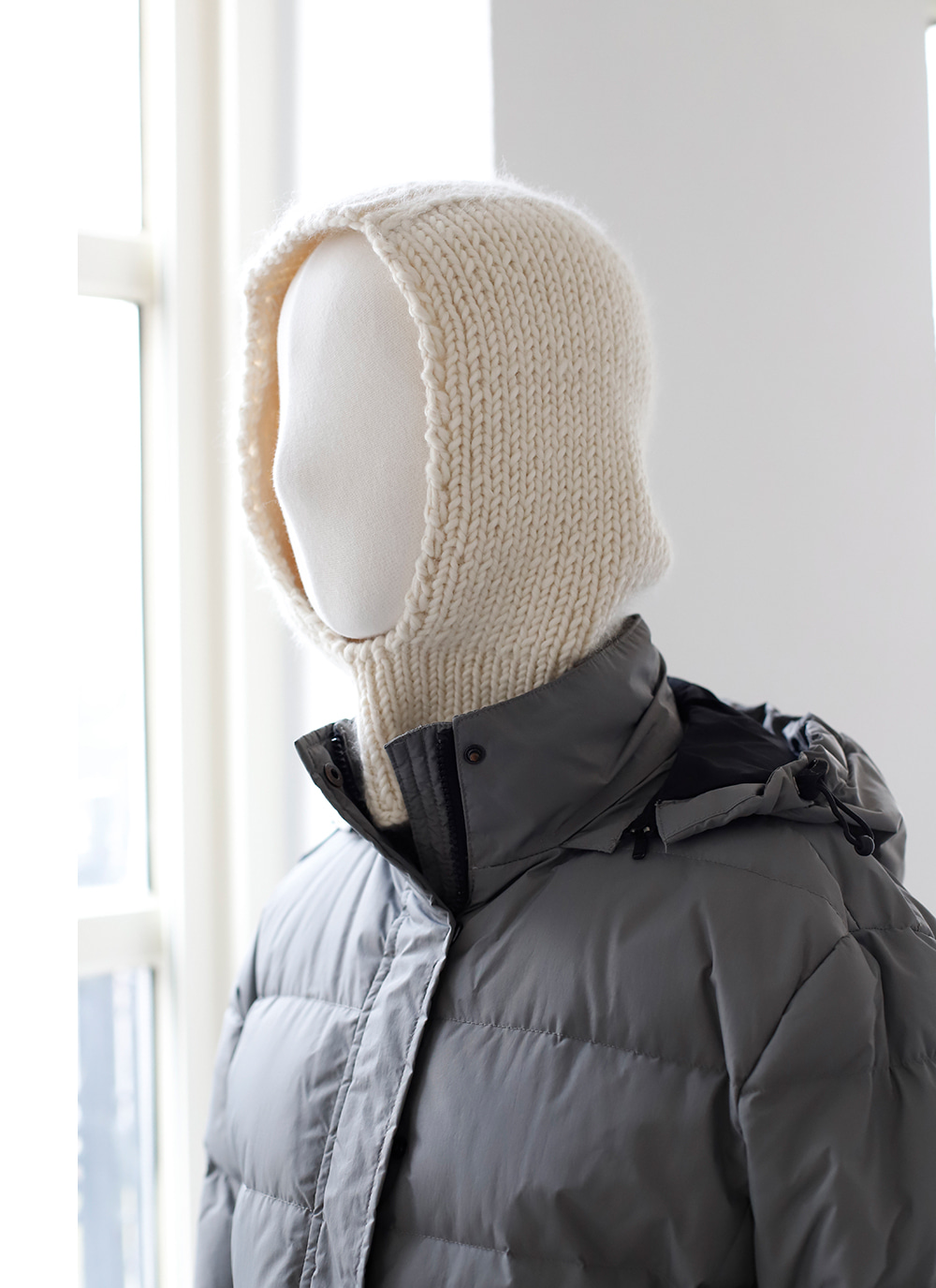 HAND KNITTED HOOD IN A VERY SOFT WOOL MELANGE WITH CASHMERE